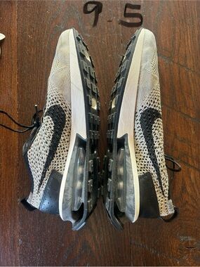 Nike Flyknit Running Shoes - Light Gray & Black